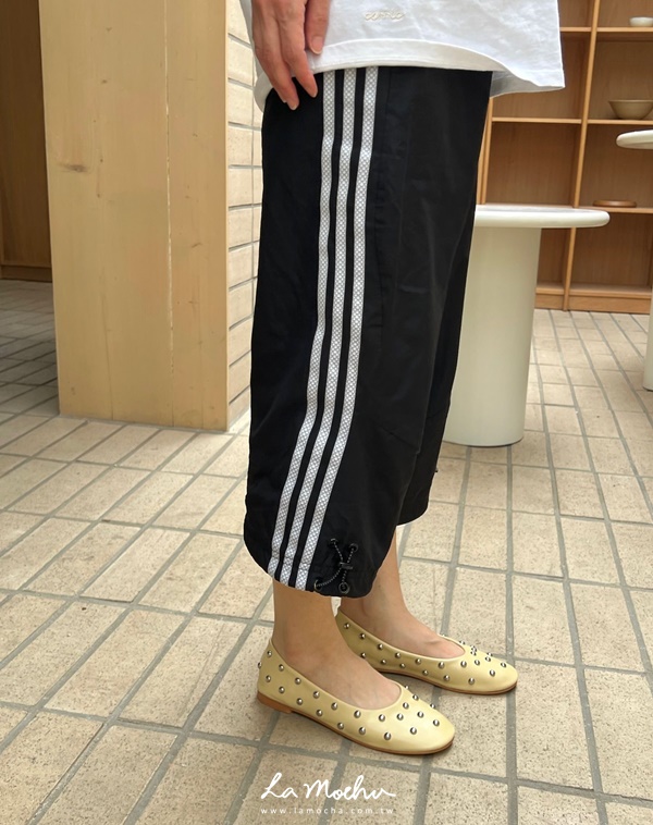 滿版鉚釘娃娃鞋